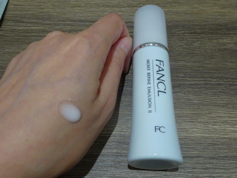 モイストリファイン乳液